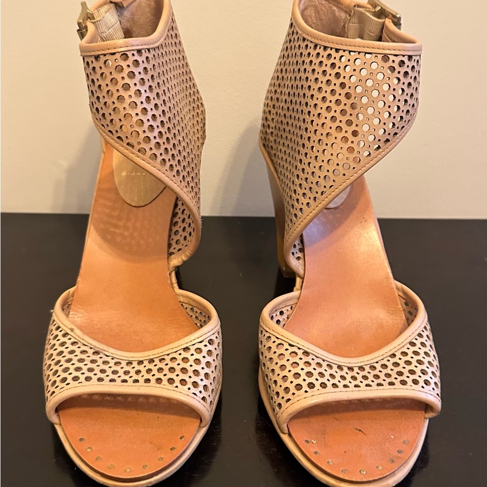 Vero Cuoio Nude Heels